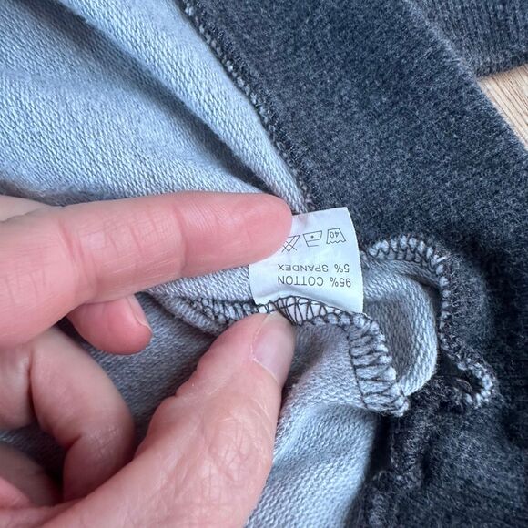 Kids Christmas Santa Sweatshirt Gray Red Ho Ho Ho Pullover Size 120 (5–6Y) - Picture 4 of 5